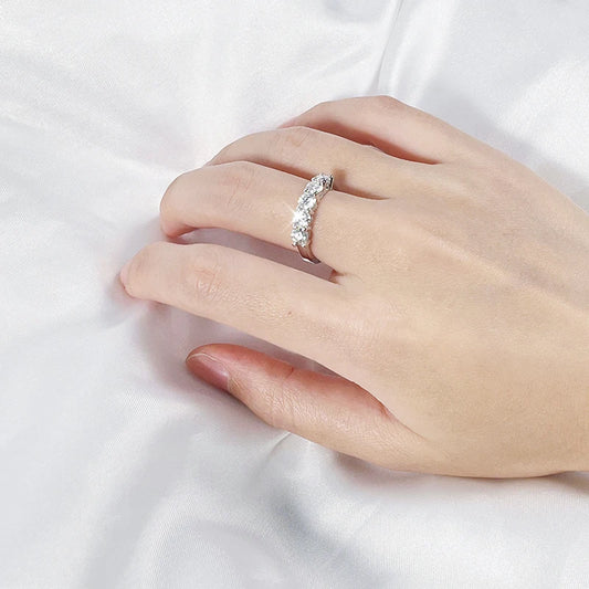 Mumories™ Eternal Radiance – White Gold Moissanite Ring